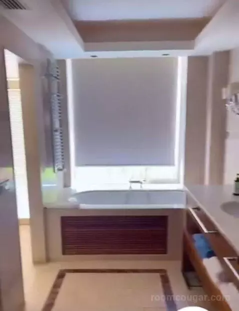 Spa Suite Sea View with Private Heated Pool and Beach Cabana bathroom picture #1