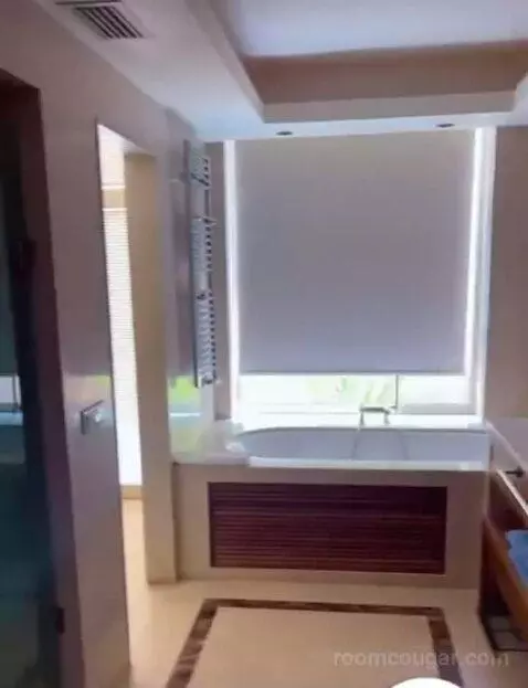 Spa Suite Sea View with Private Heated Pool and Beach Cabana bathroom picture #2