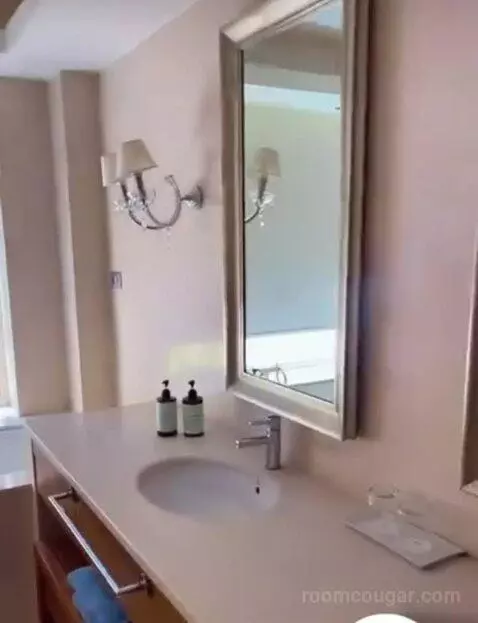 Spa Suite Sea View with Private Heated Pool and Beach Cabana bathroom picture #7
