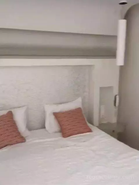 Suite bed picture #1