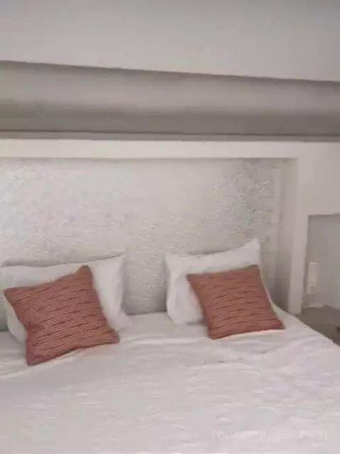 Suite bed picture #2