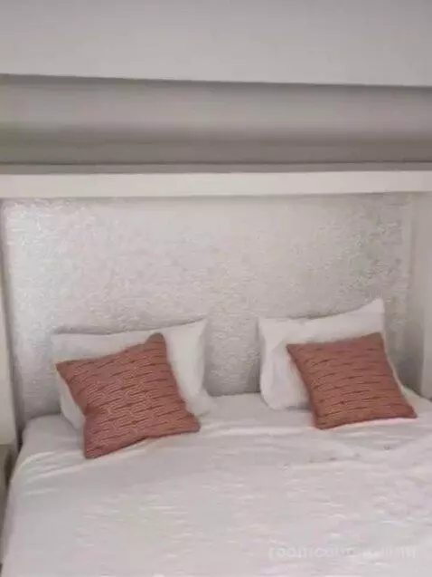 Suite bed picture #3