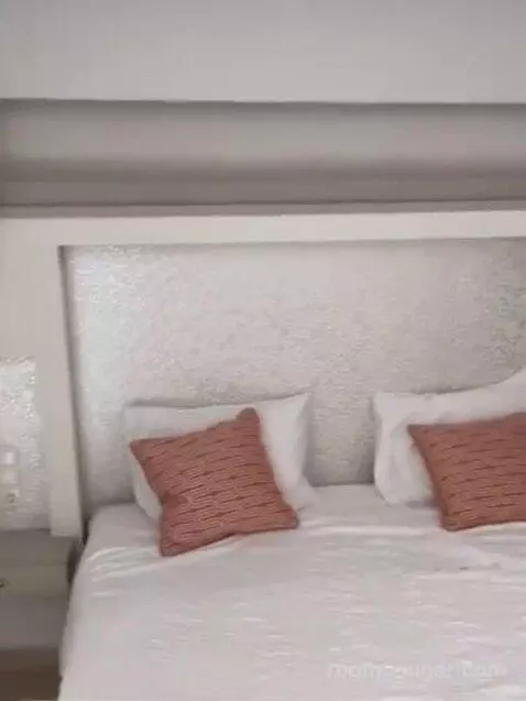 Suite bed picture #4