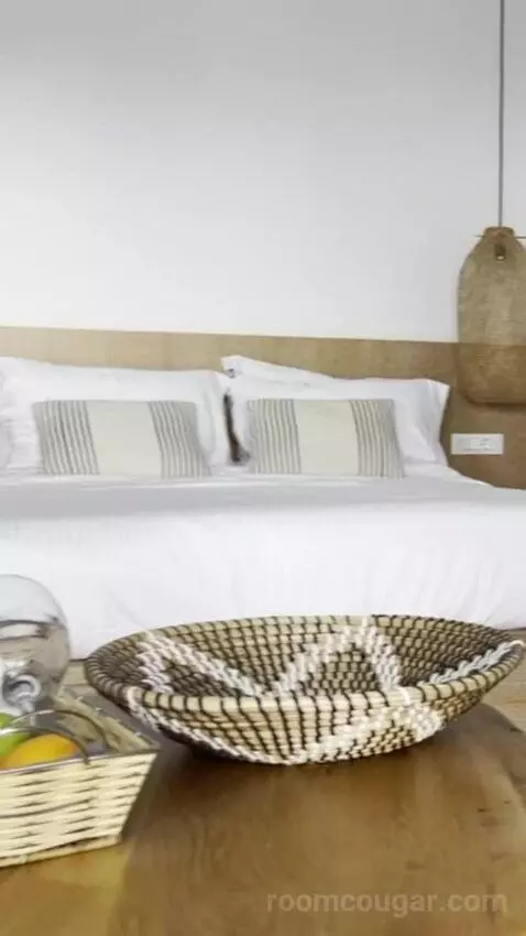 Deluxe Infinity Suite with Private Pool bed picture #5