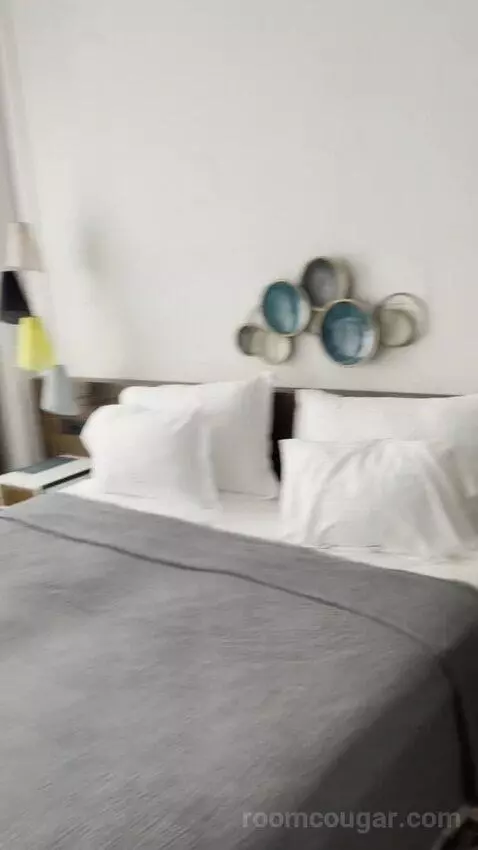 Swim Up Suite bed picture #8