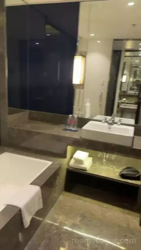 Standard bathroom picture #4
