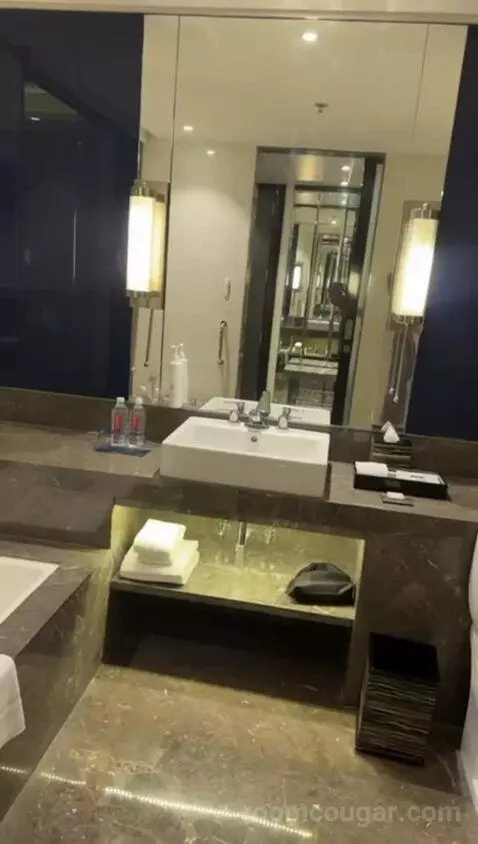 Standard bathroom picture #5