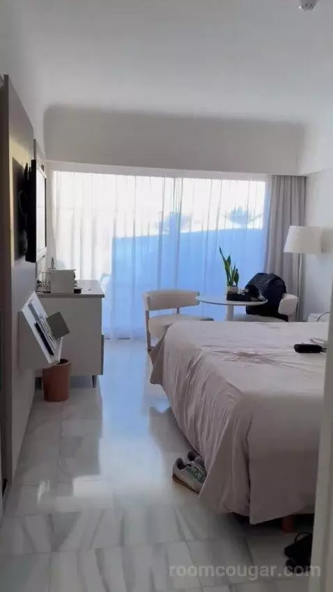 Premium Room Ocean Front bed picture #1