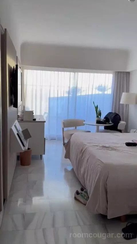 Premium Room Ocean Front bed picture #2