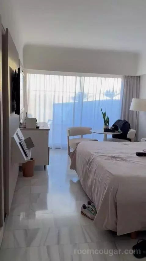 Premium Room Ocean Front bed picture #3