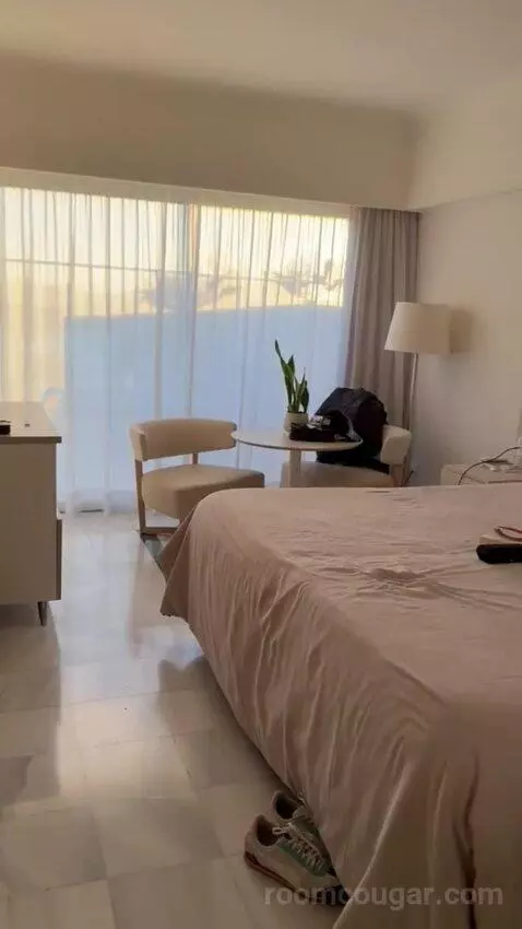 Premium Room Ocean Front bed picture #5