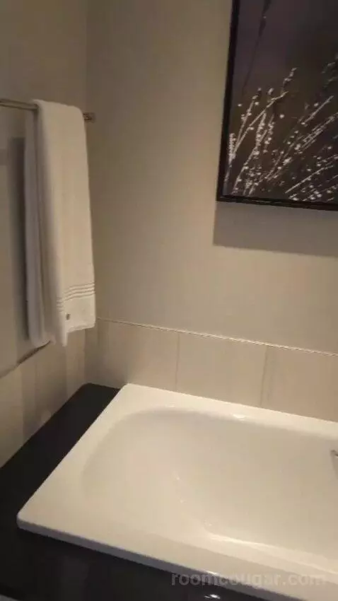 Executive King Room bathroom picture #1