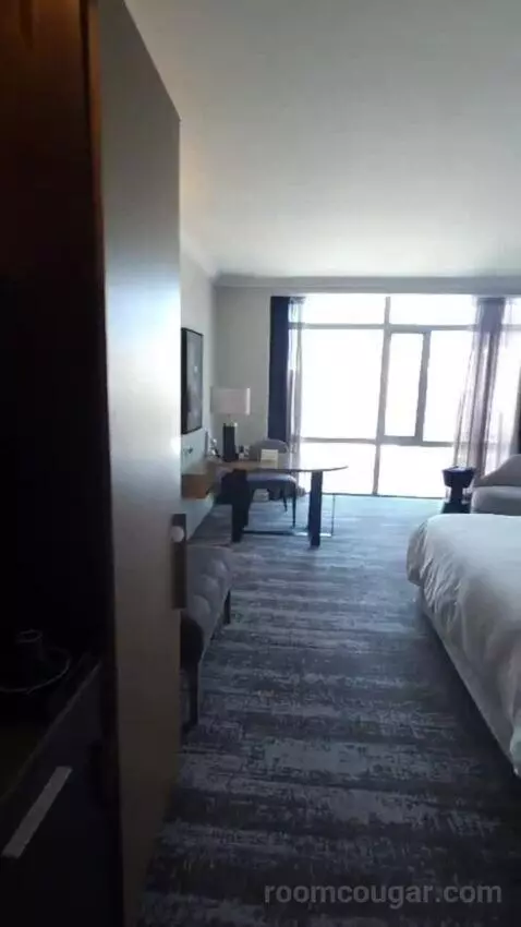 Executive King Room bed picture #1