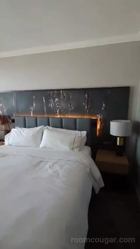 Executive King Room bed picture #7