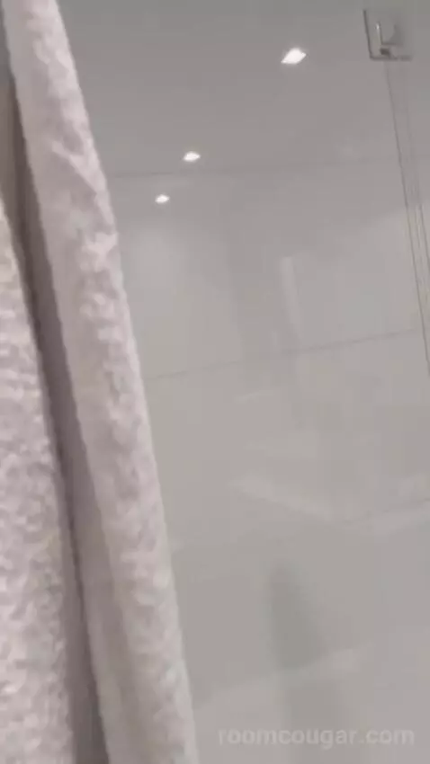 One-Bedroom Apartment with Sea View bathroom picture #8