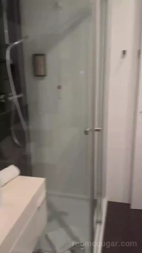 Two-Bedroom Apartment with Sea View bathroom picture #4