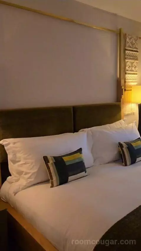 Jr Suite bed picture #1