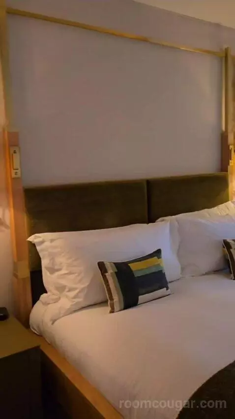 Jr Suite bed picture #2