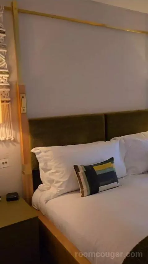 Jr Suite bed picture #3