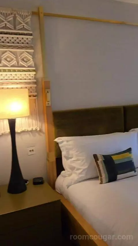 Jr Suite bed picture #5