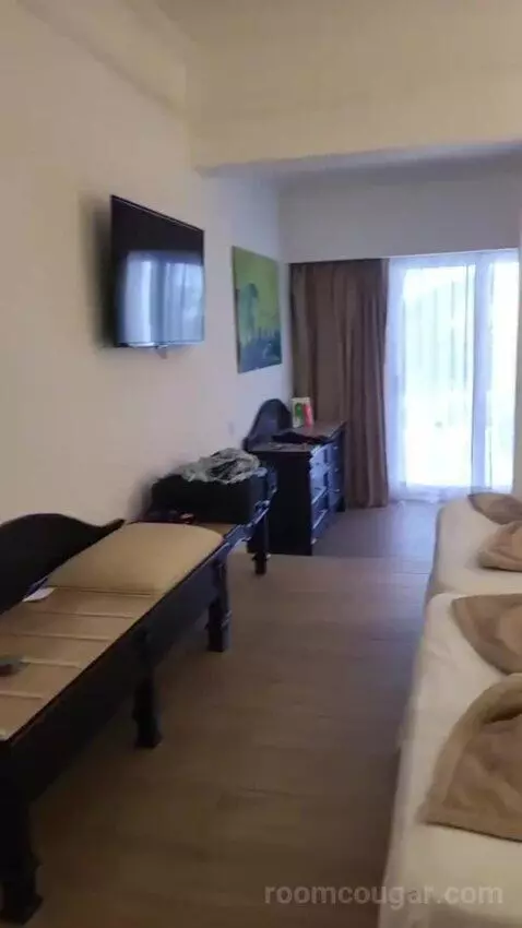 Jr Suite bed picture #3