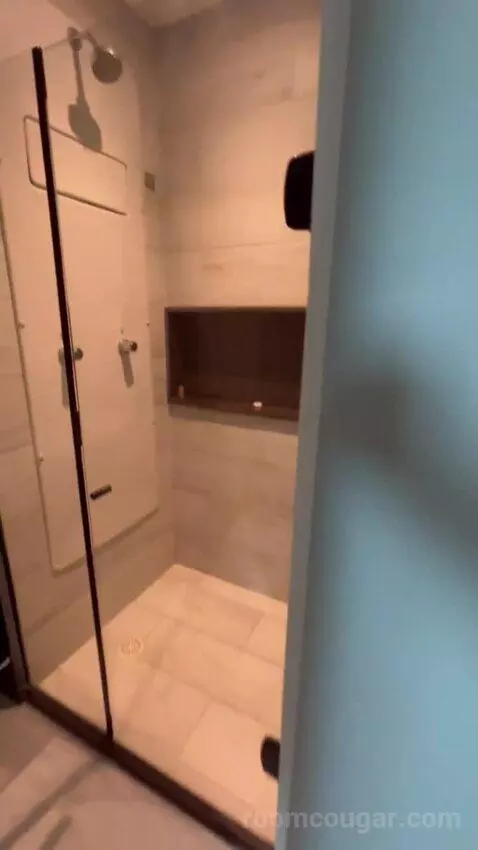 Queen Room with Sea View bathroom picture #1