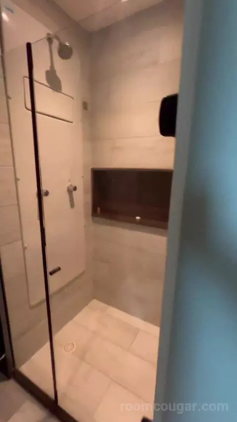 Queen Room with Sea View bathroom picture #3