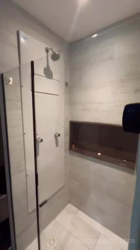 Queen Room with Sea View bathroom picture #4
