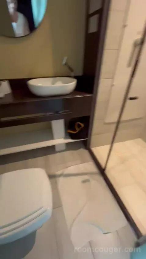 Queen Room with Sea View bathroom picture #7