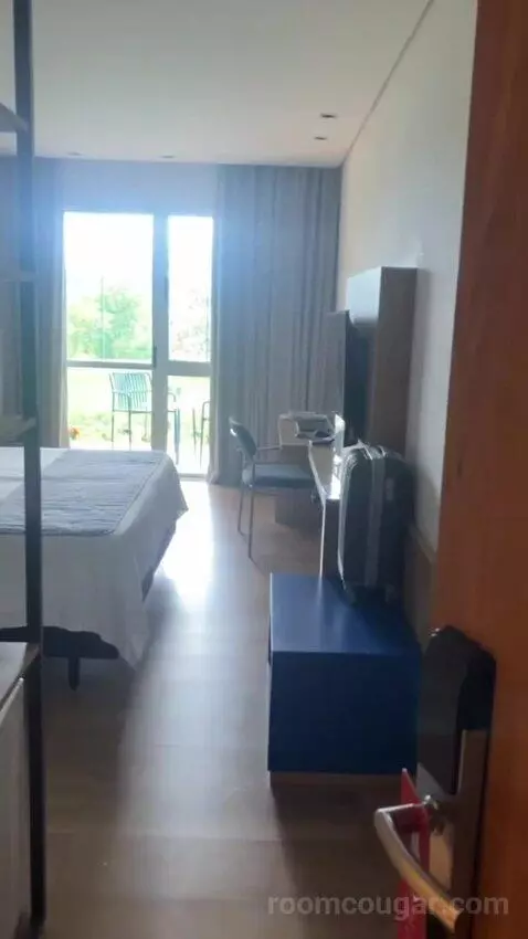 Queen Room with Balcony bed picture #1