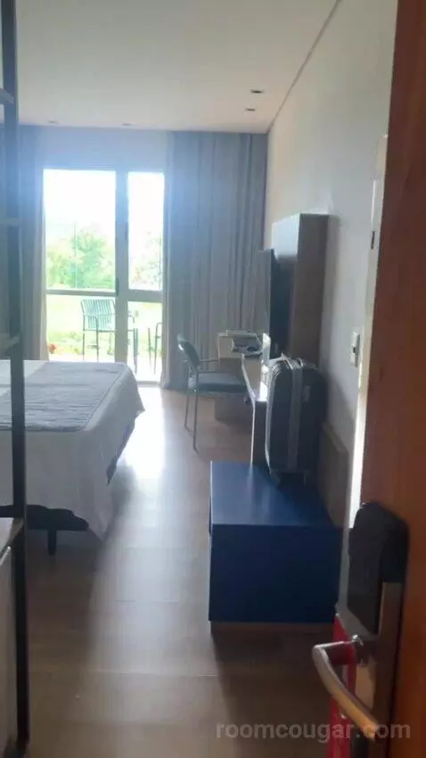 Queen Room with Balcony bed picture #2