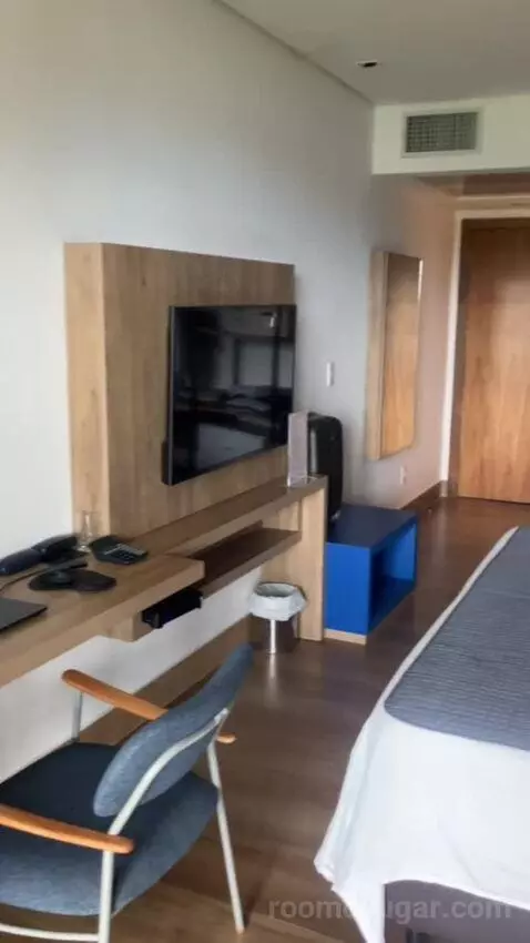 Queen Room with Balcony bed picture #8