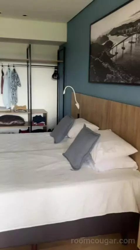 Queen Room with Balcony bed picture #10
