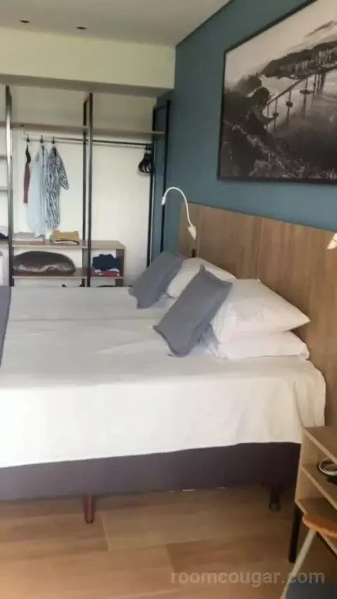 Queen Room with Balcony bed picture #11