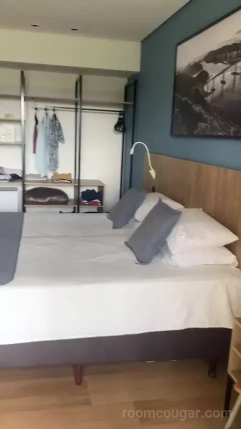 Queen Room with Balcony bed picture #12