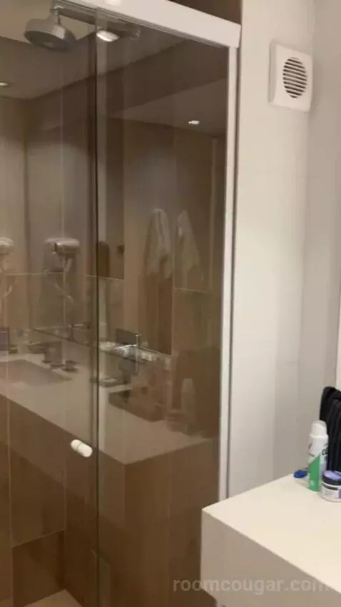Queen Room with Balcony bathroom picture #2