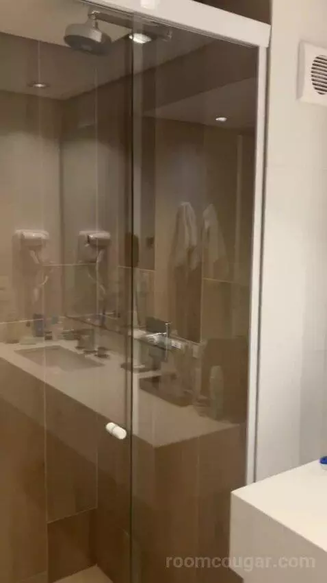 Queen Room with Balcony bathroom picture #4