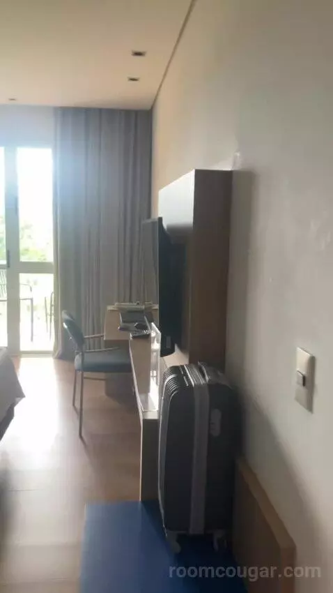 Queen Room with Balcony bed picture #3