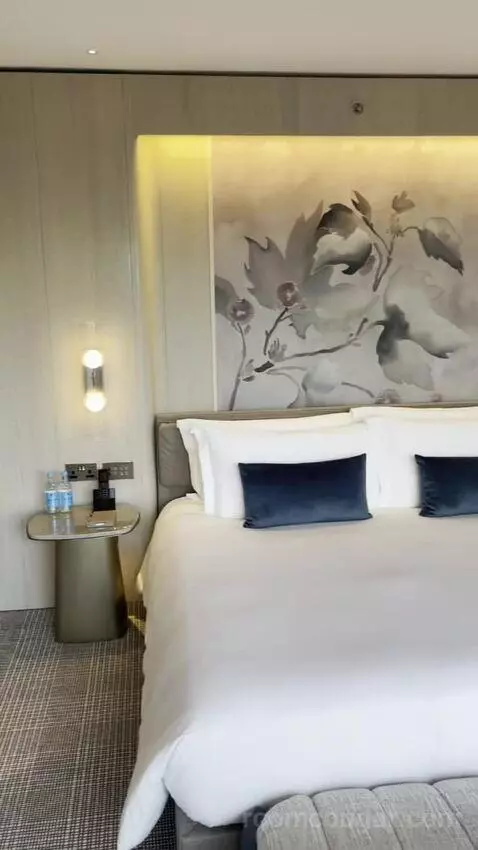 Bishopgate Suite (#1508) bed picture #11