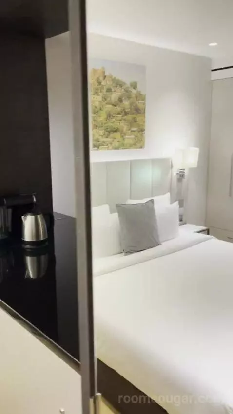 Executive Suite with Kitchen (#515) bed picture #10