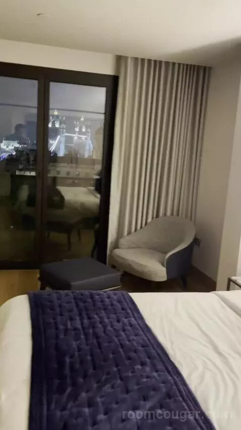 Signature Suite with Kitchen, Tower Bridge View (#730) bed picture #9