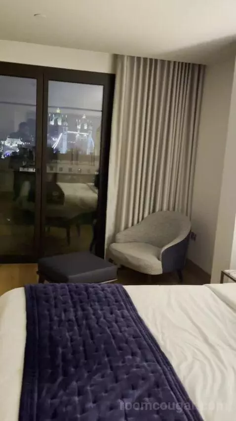 Signature Suite with Kitchen, Tower Bridge View (#730) bed picture #10