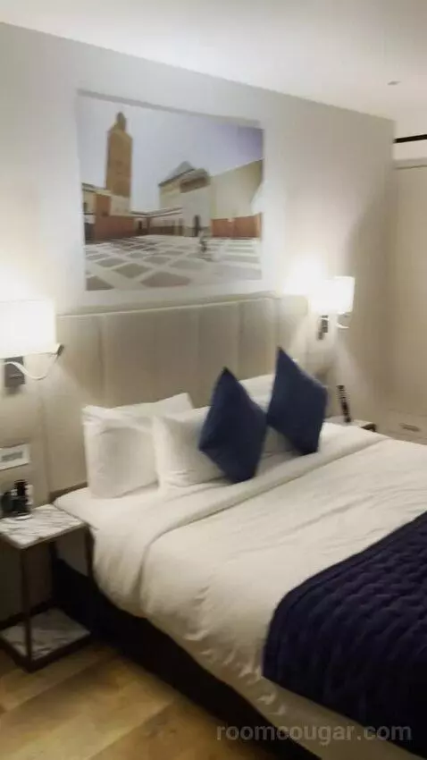 Signature Suite with Kitchen, Tower Bridge View (#730) bed picture #6