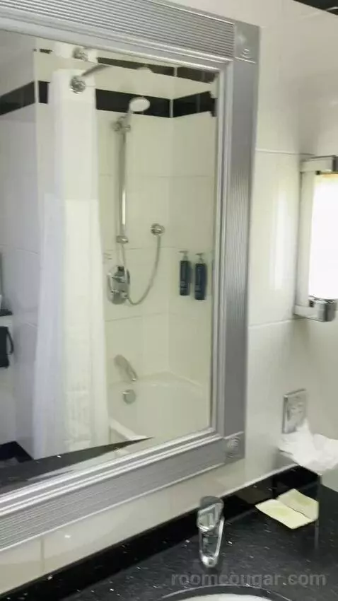Double Room (#220) bathroom picture #1