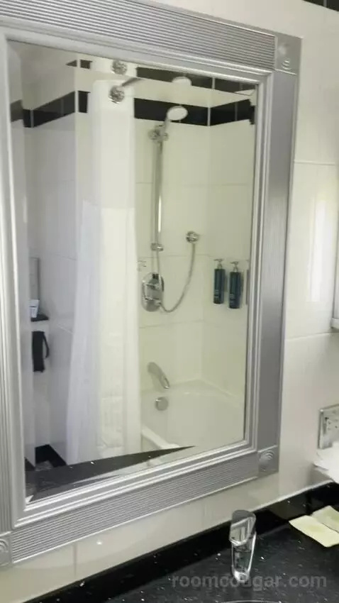 Double Room (#220) bathroom picture #2