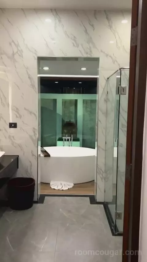 Deluxe Double Room with Balcony bathroom picture #1
