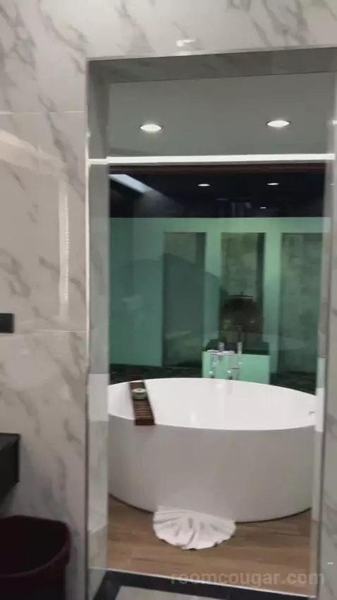 Deluxe Double Room with Balcony bathroom picture #5