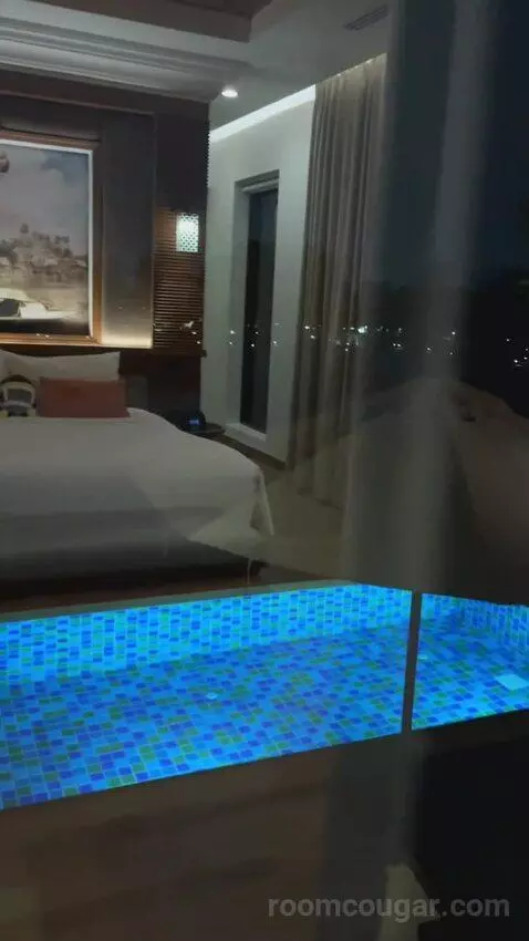 Deluxe Double Room with Balcony bed picture #10