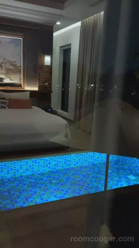 Deluxe Double Room with Balcony bed picture #11