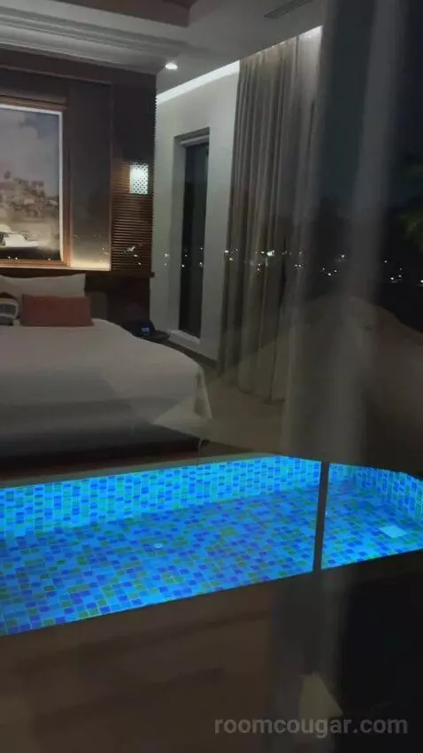 Deluxe Double Room with Balcony bed picture #12